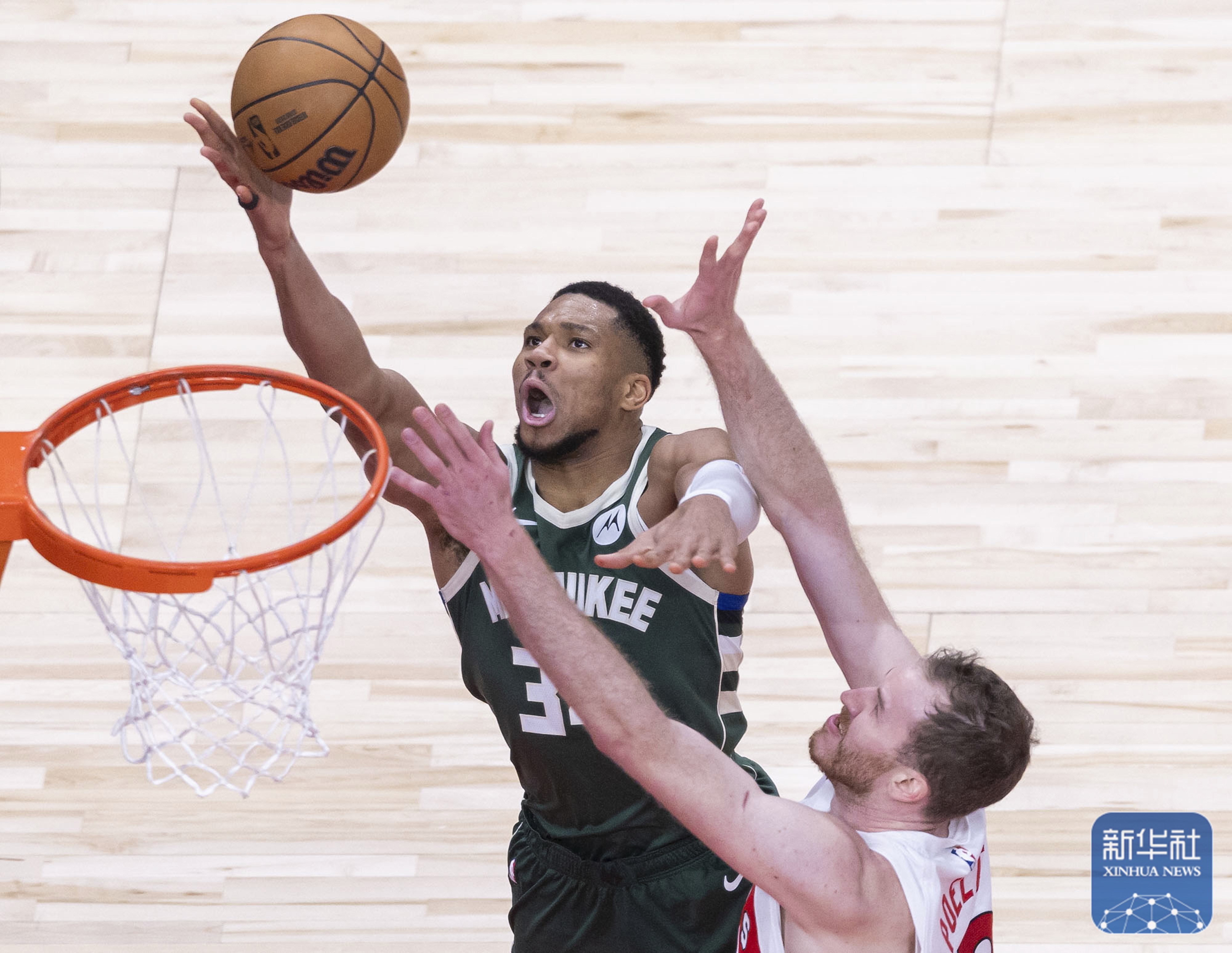 星空娱乐入口 -密尔沃基雄鹿训练开放日，加时末段更衣室发声引欢呼，NBA总决赛在即，球队文化再被提及的简单介绍