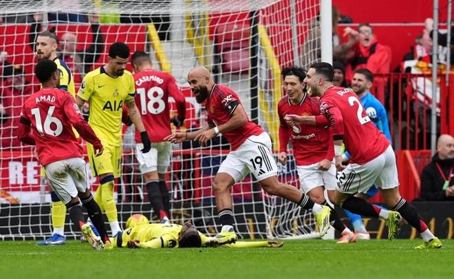 星空体育 -曼联今晨刷新队史纪录切尔西豪取连胜备战德甲之后，国际比赛日广州队调整名单 